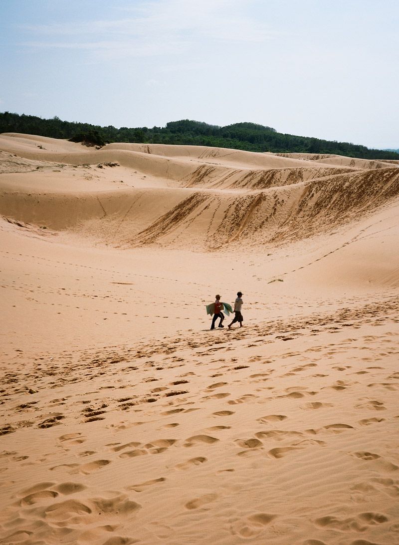https://mdw-travel-data-us-east-1.s3.amazonaws.com/img/country/Vietnam/Red-Sand-Dunes/img_02.jpg