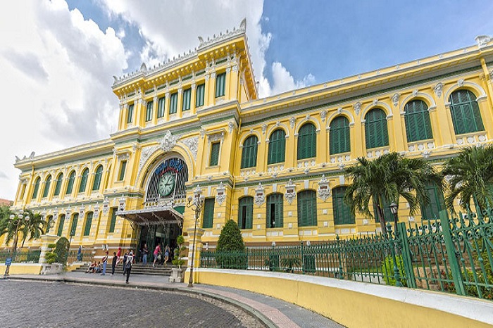 https://mdw-travel-data-us-east-1.s3.amazonaws.com/img/country/Vietnam/Saigon-Central-Post-Office/img_02.jpg