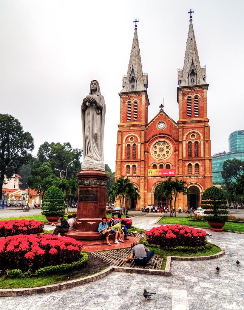 https://mdw-travel-data-us-east-1.s3.amazonaws.com/img/country/Vietnam/Saigon-Notre-Dame-Cathedral-Basilica/img_03.jpg