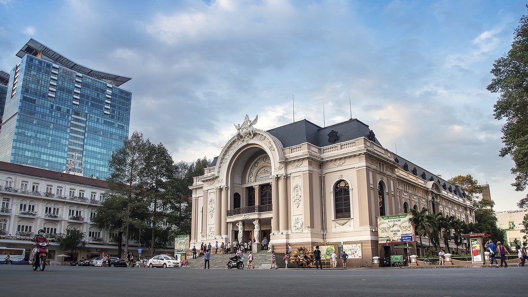 https://mdw-travel-data-us-east-1.s3.amazonaws.com/img/country/Vietnam/Saigon-Opera-House/img_02.jpg