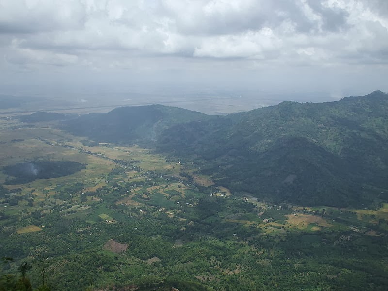 https://mdw-travel-data-us-east-1.s3.amazonaws.com/img/country/Vietnam/Sam-Mountain/img_05.jpg