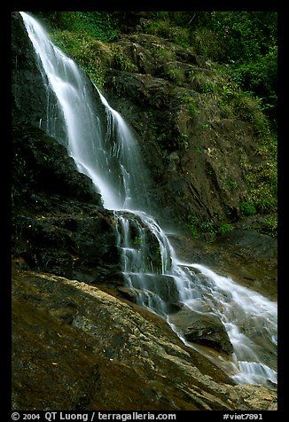 https://mdw-travel-data-us-east-1.s3.amazonaws.com/img/country/Vietnam/Silver-Falls/img_02.jpg
