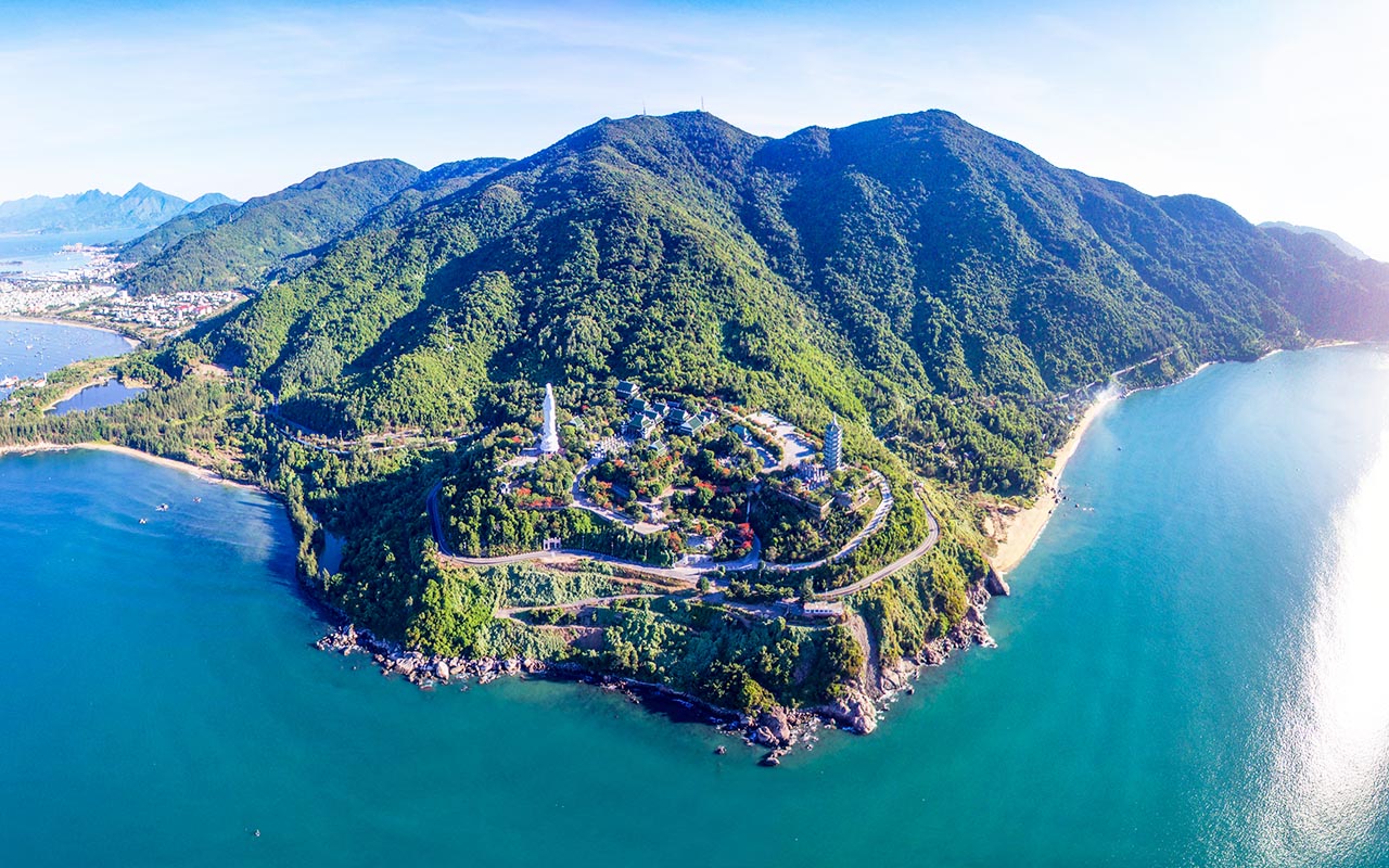 https://mdw-travel-data-us-east-1.s3.amazonaws.com/img/country/Vietnam/Son-Tra-Peninsula/img_02.jpg