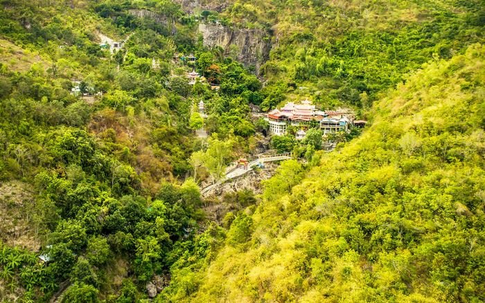 https://mdw-travel-data-us-east-1.s3.amazonaws.com/img/country/Vietnam/Suoi-Do-Pagoda/img_01.jpg