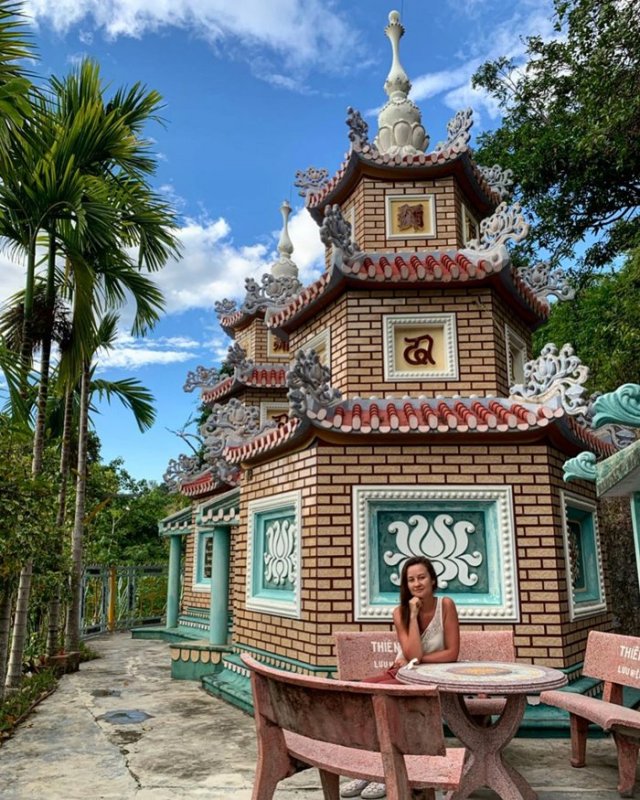 https://mdw-travel-data-us-east-1.s3.amazonaws.com/img/country/Vietnam/Suoi-Do-Pagoda/img_02.jpg