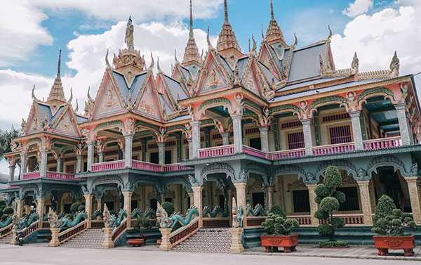 https://mdw-travel-data-us-east-1.s3.amazonaws.com/img/country/Vietnam/Suoi-Do-Pagoda/img_03.jpg