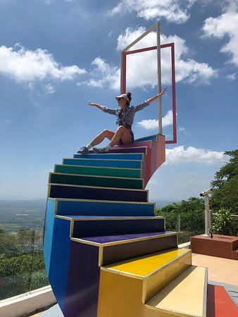 https://mdw-travel-data-us-east-1.s3.amazonaws.com/img/country/Vietnam/Ta-Cu-Mountain/img_03.jpg