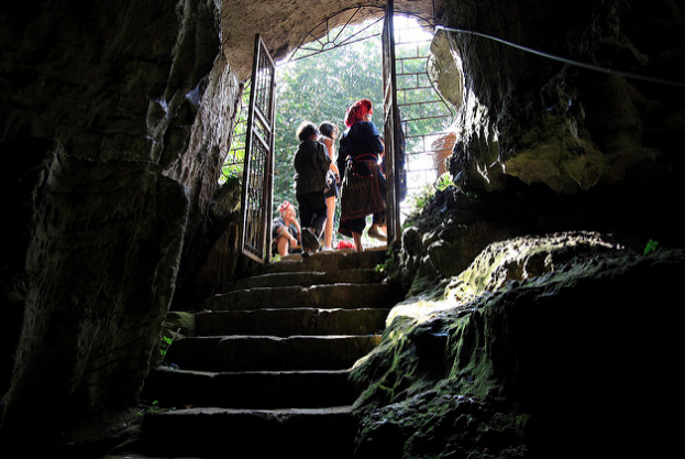 https://mdw-travel-data-us-east-1.s3.amazonaws.com/img/country/Vietnam/Ta-Phin-Cave/img_01.jpg