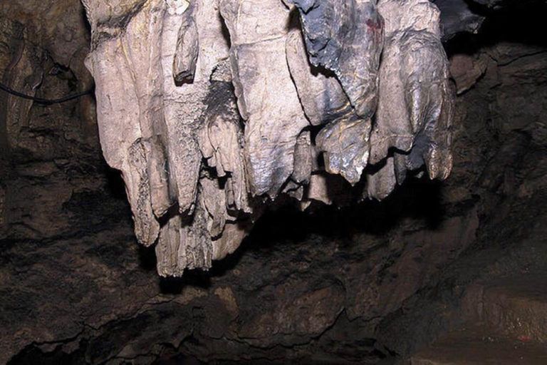 https://mdw-travel-data-us-east-1.s3.amazonaws.com/img/country/Vietnam/Ta-Phin-Cave/img_03.jpg