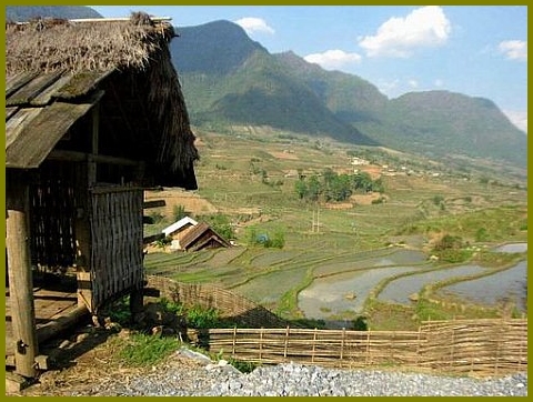 https://mdw-travel-data-us-east-1.s3.amazonaws.com/img/country/Vietnam/Ta-Van-Village/img_01.jpg