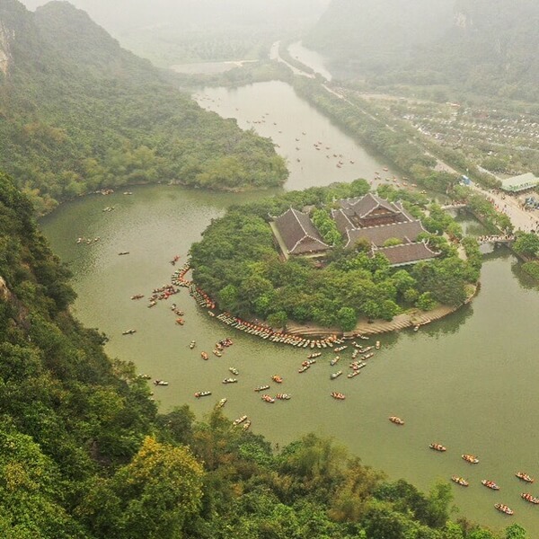 https://mdw-travel-data-us-east-1.s3.amazonaws.com/img/country/Vietnam/Tam-Coc---Bich-Dong/img_03.jpg
