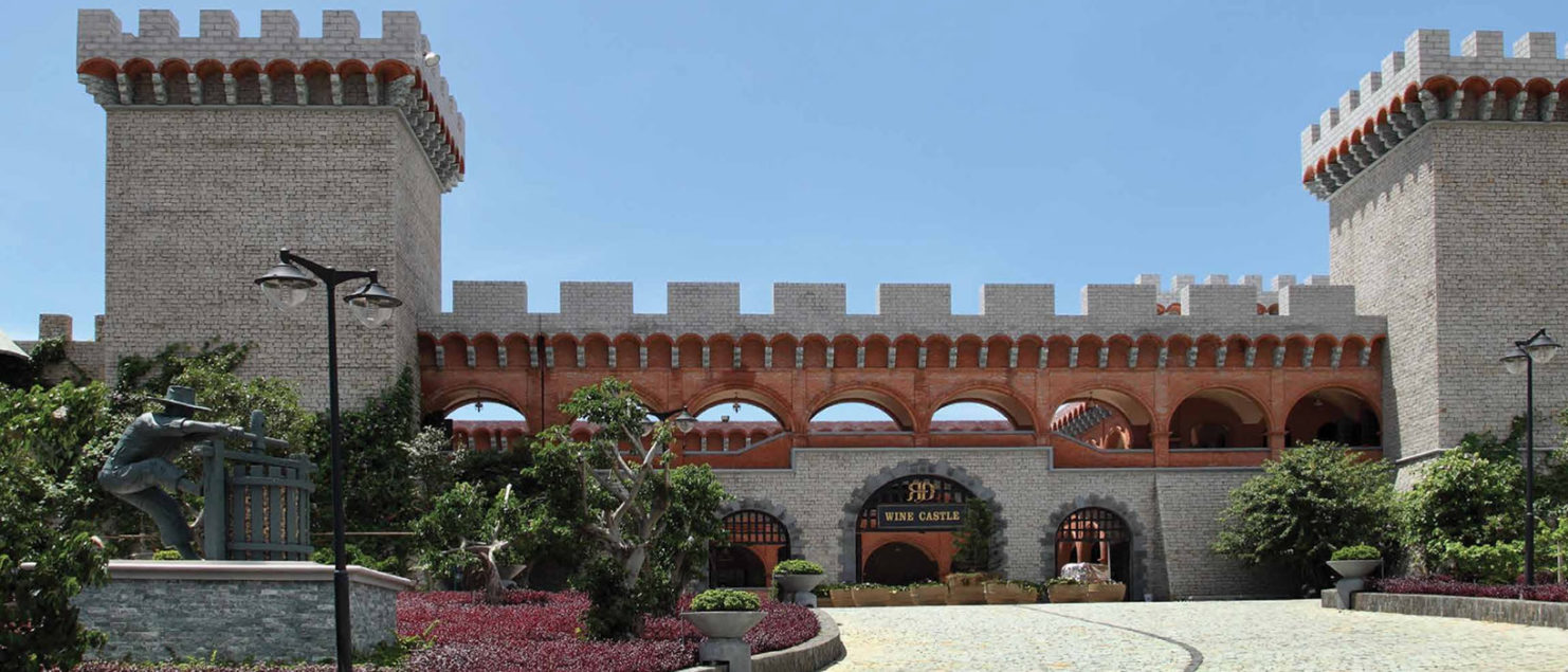 https://mdw-travel-data-us-east-1.s3.amazonaws.com/img/country/Vietnam/Teddy-Beer-Castle/img_03.jpg