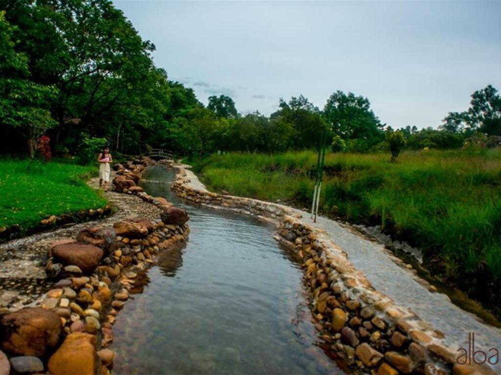 https://mdw-travel-data-us-east-1.s3.amazonaws.com/img/country/Vietnam/Thanh-Tan-Hot-Springs/img_03.jpg