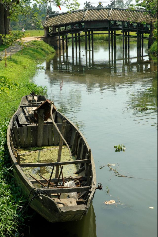 https://mdw-travel-data-us-east-1.s3.amazonaws.com/img/country/Vietnam/Thanh-Toan-Bridge/img_00.jpg