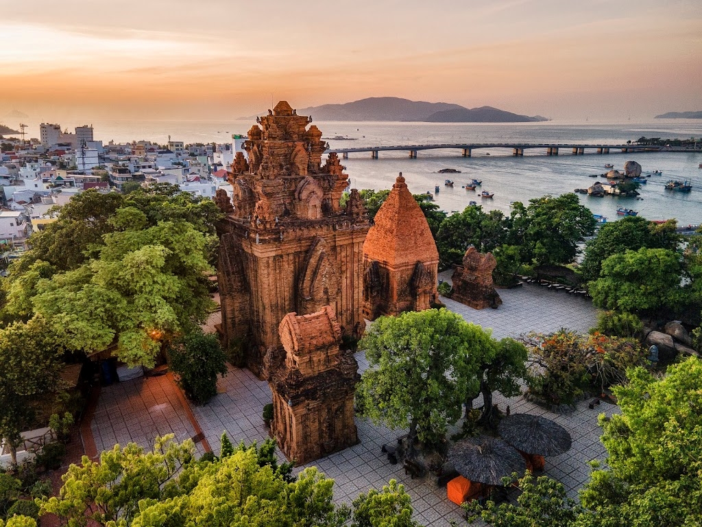 https://mdw-travel-data-us-east-1.s3.amazonaws.com/img/country/Vietnam/Thap-Ba-Ponagar/img_03.jpg