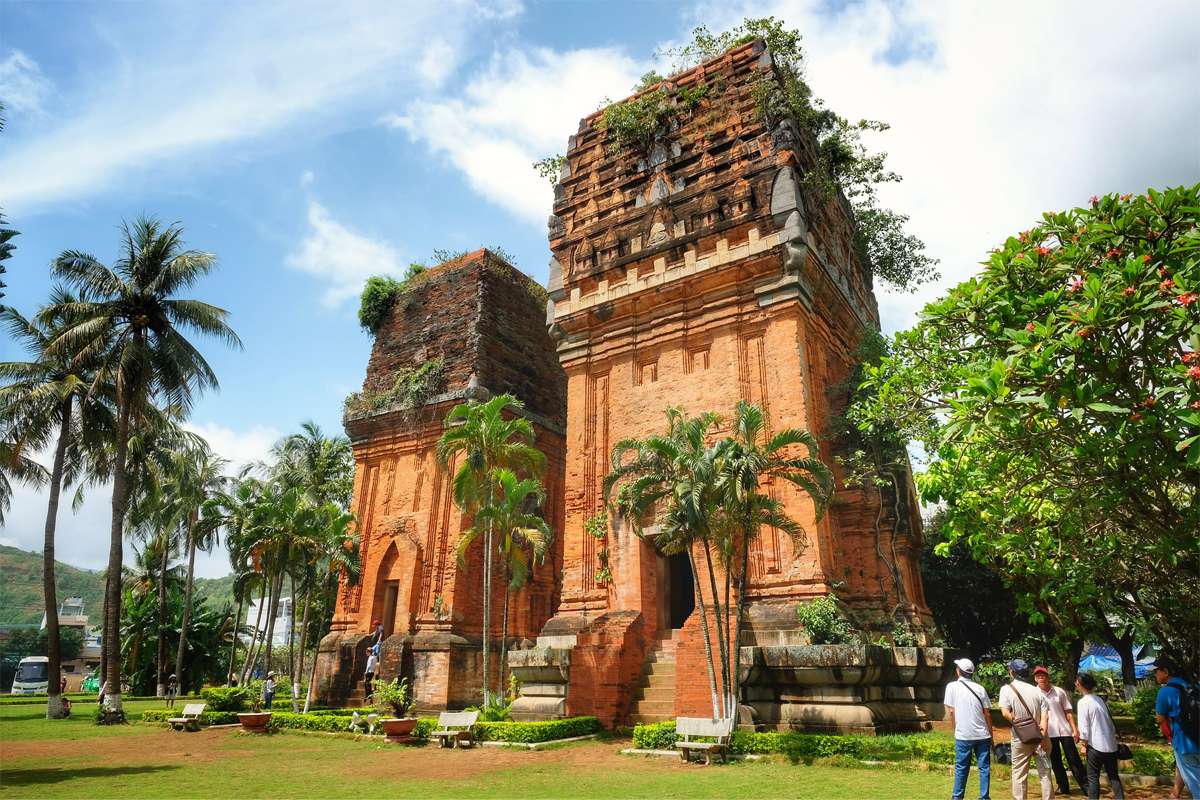 https://mdw-travel-data-us-east-1.s3.amazonaws.com/img/country/Vietnam/Thap-Doi-Towers/img_00.jpg