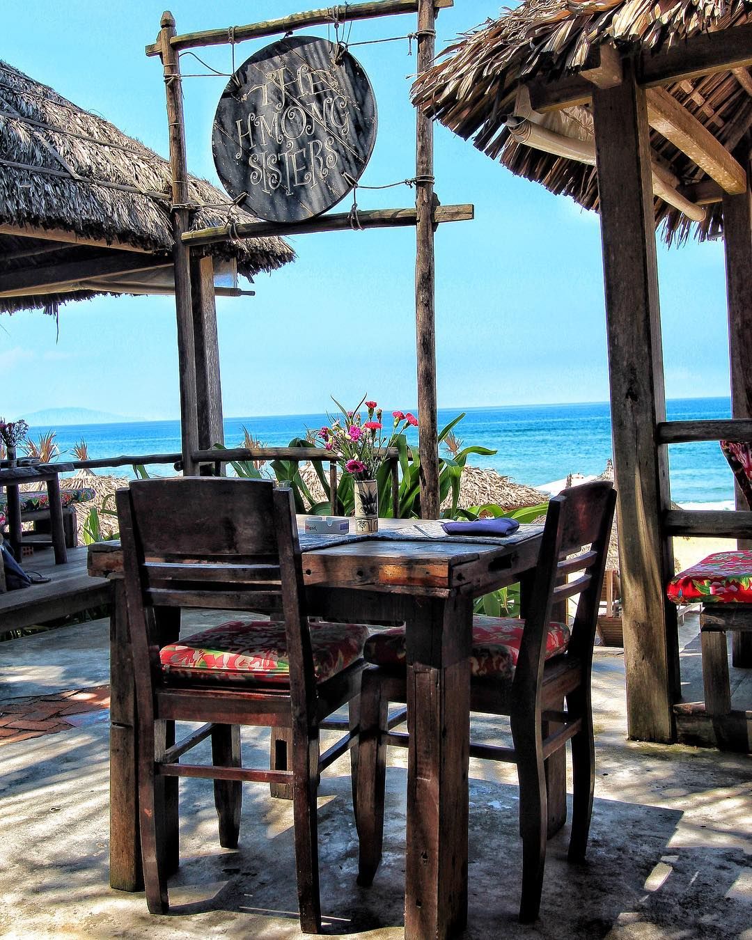 https://mdw-travel-data-us-east-1.s3.amazonaws.com/img/country/Vietnam/The-Beach-House/img_03.jpg