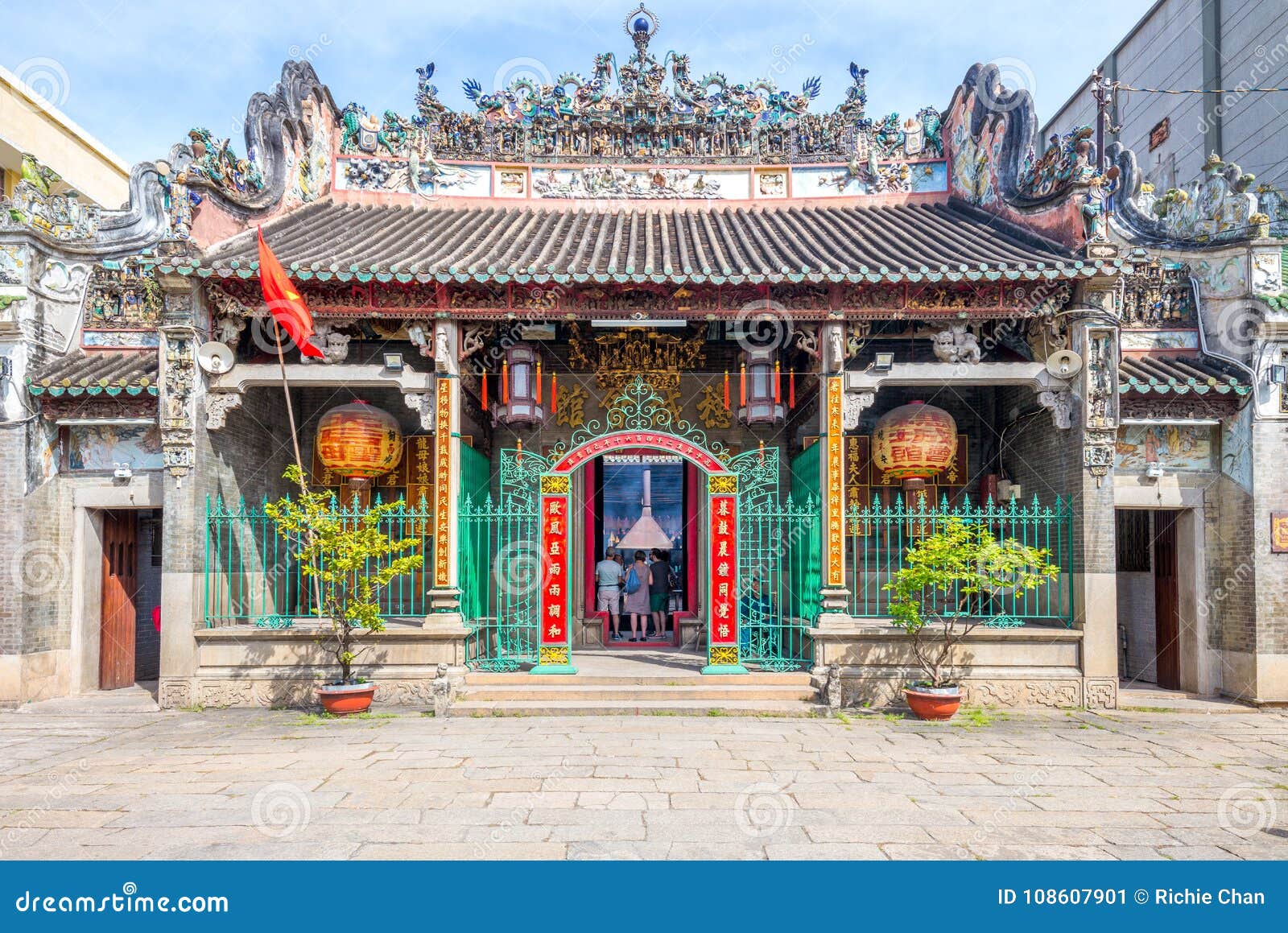 https://mdw-travel-data-us-east-1.s3.amazonaws.com/img/country/Vietnam/Thien-Hau-Temple/img_03.jpg