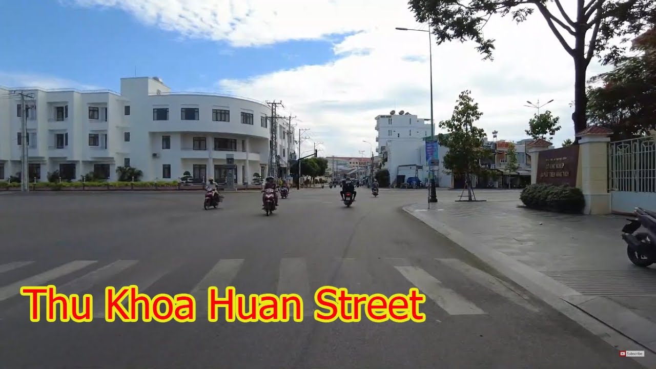 https://mdw-travel-data-us-east-1.s3.amazonaws.com/img/country/Vietnam/Thu-Khoa-Huan-Street/img_03.jpg