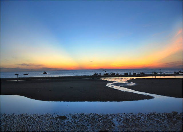 https://mdw-travel-data-us-east-1.s3.amazonaws.com/img/country/Vietnam/Thuan-An-Beach/img_00.jpg