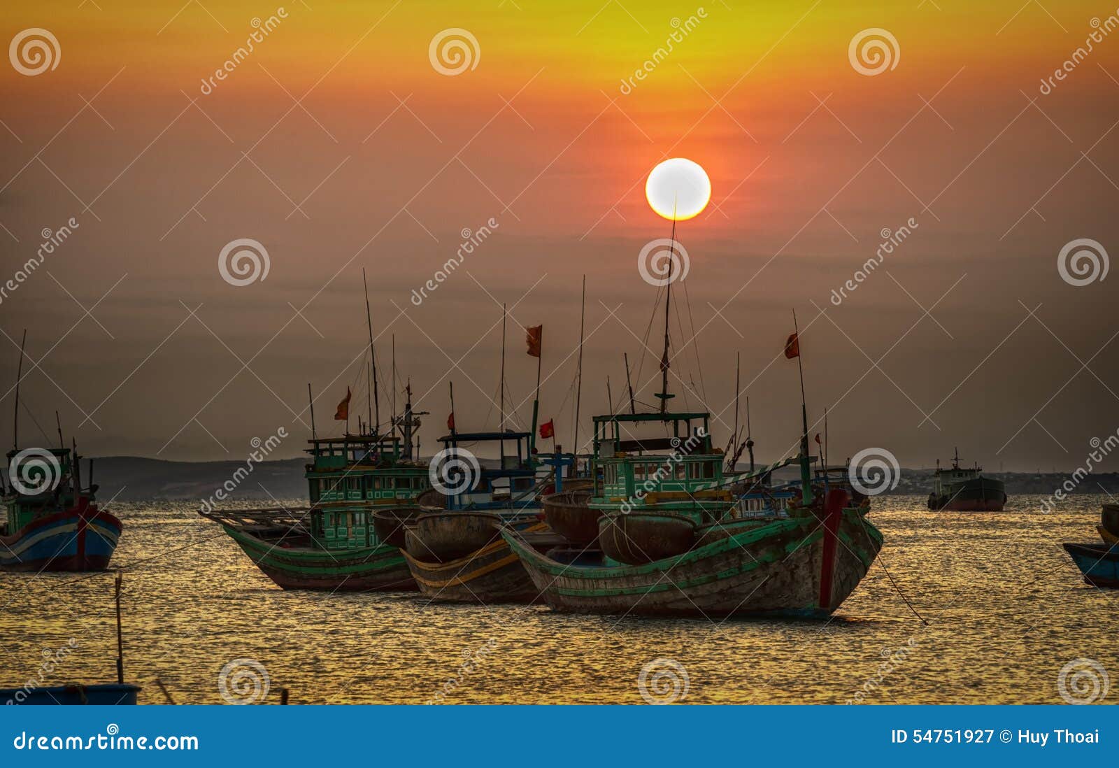 https://mdw-travel-data-us-east-1.s3.amazonaws.com/img/country/Vietnam/Thuan-An-Fishing-Village/img_02.jpg