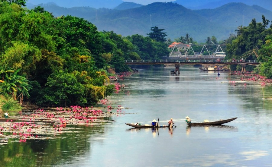 https://mdw-travel-data-us-east-1.s3.amazonaws.com/img/country/Vietnam/Thuy-Bieu-Village/img_02.jpg