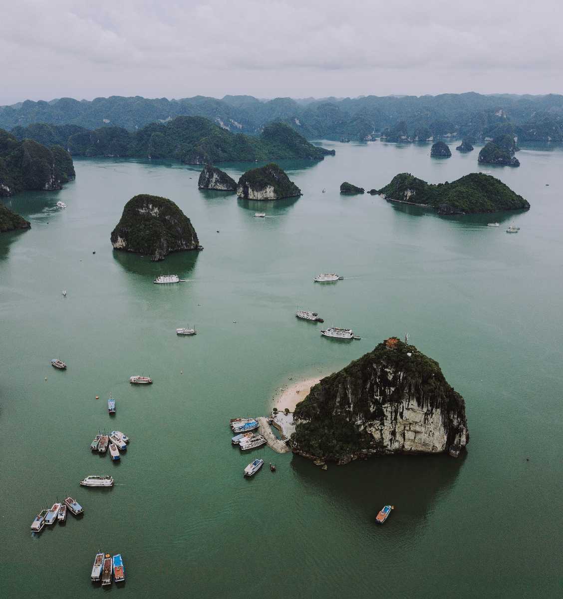 https://mdw-travel-data-us-east-1.s3.amazonaws.com/img/country/Vietnam/Ti-Top-Island/img_00.jpg