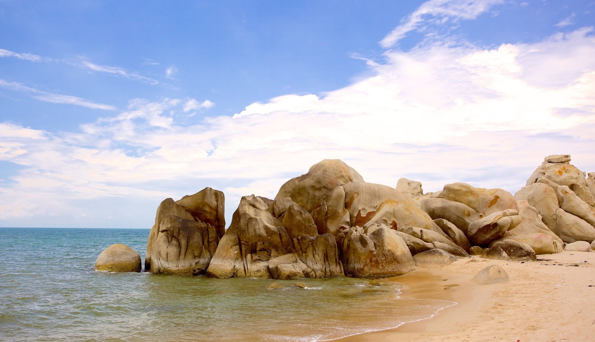 https://mdw-travel-data-us-east-1.s3.amazonaws.com/img/country/Vietnam/Tien-Thanh-Beach/img_03.jpg