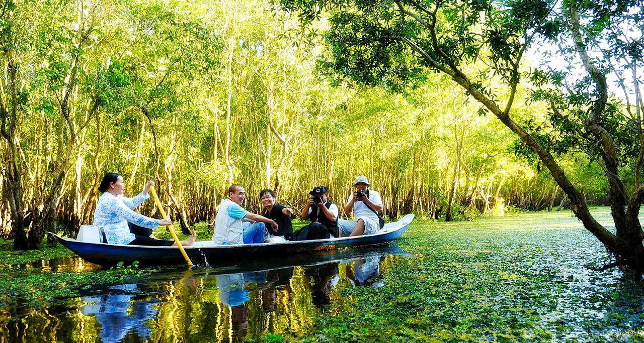 https://mdw-travel-data-us-east-1.s3.amazonaws.com/img/country/Vietnam/Tra-Su-Cajuput-Forest/img_03.jpg