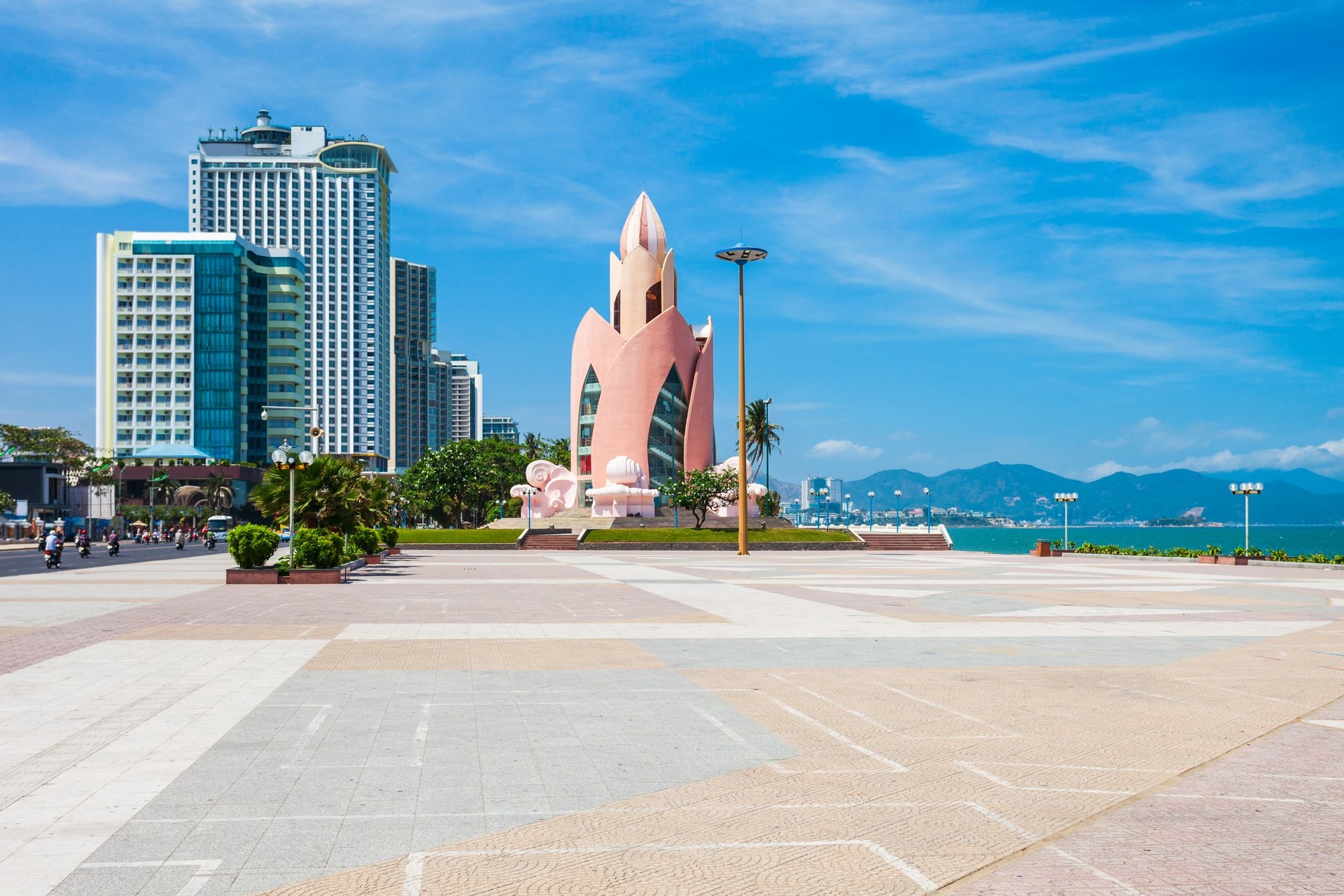 https://mdw-travel-data-us-east-1.s3.amazonaws.com/img/country/Vietnam/Tram-Huong-Tower/img_00.jpg