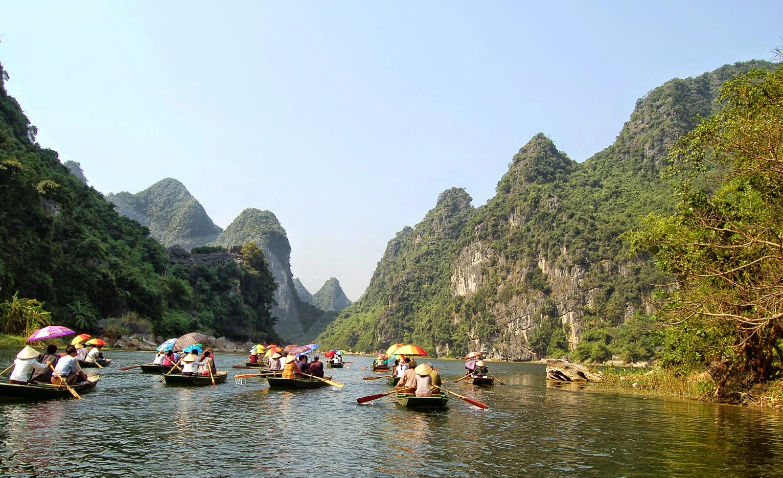 https://mdw-travel-data-us-east-1.s3.amazonaws.com/img/country/Vietnam/Trang-An-Landscape-Complex/img_00.jpg