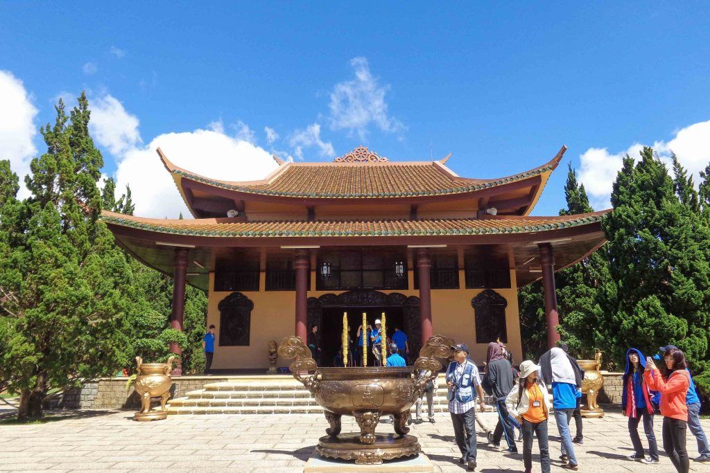 https://mdw-travel-data-us-east-1.s3.amazonaws.com/img/country/Vietnam/Truc-Lam-Monastery/img_00.jpg