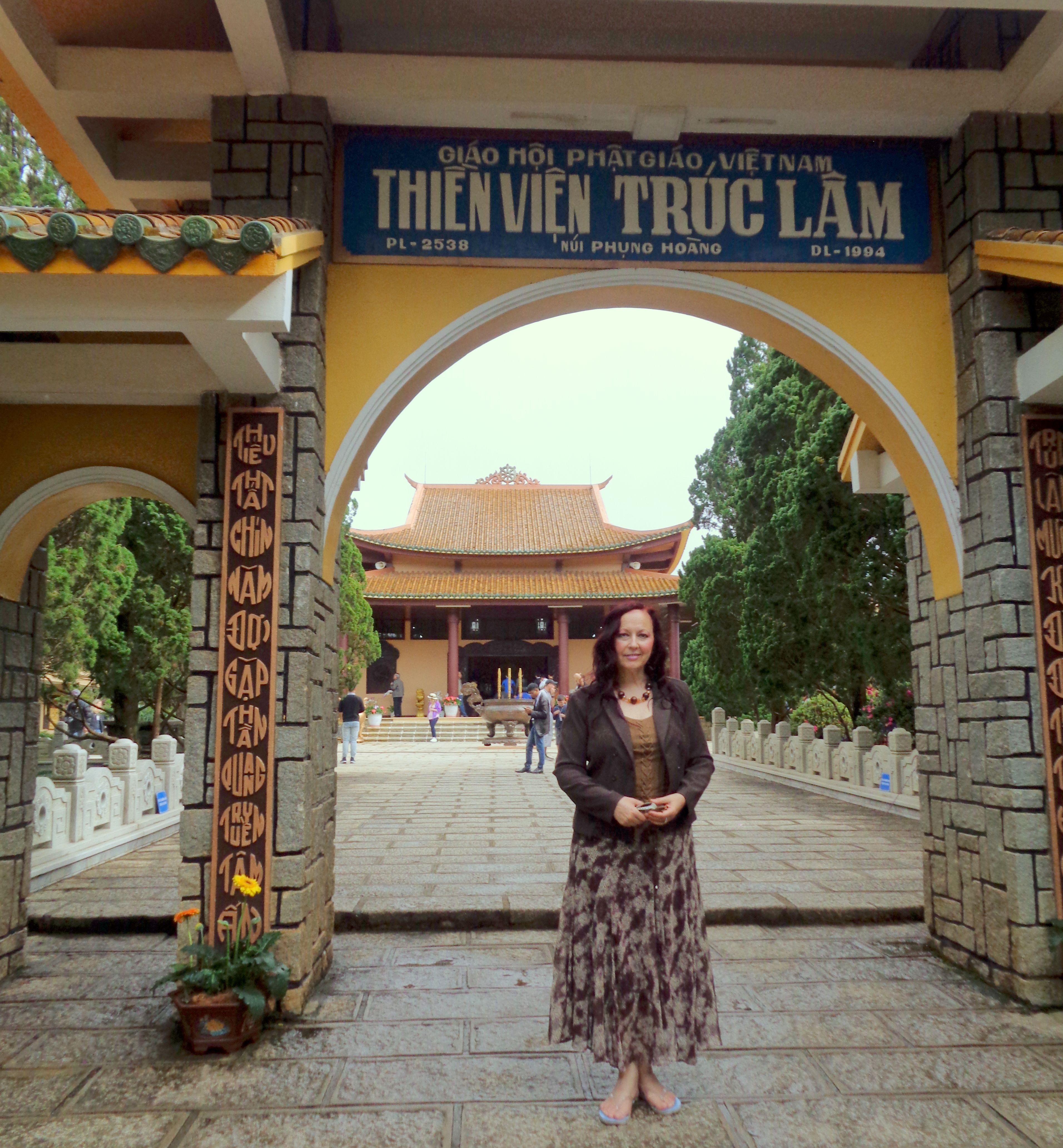 https://mdw-travel-data-us-east-1.s3.amazonaws.com/img/country/Vietnam/Truc-Lam-Monastery/img_03.jpg