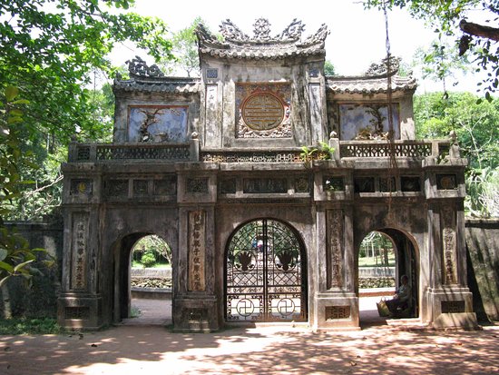 https://mdw-travel-data-us-east-1.s3.amazonaws.com/img/country/Vietnam/Tu-Hieu-Pagoda/img_01.jpg