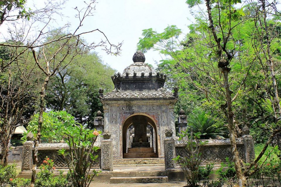 https://mdw-travel-data-us-east-1.s3.amazonaws.com/img/country/Vietnam/Tu-Hieu-Pagoda/img_03.jpg