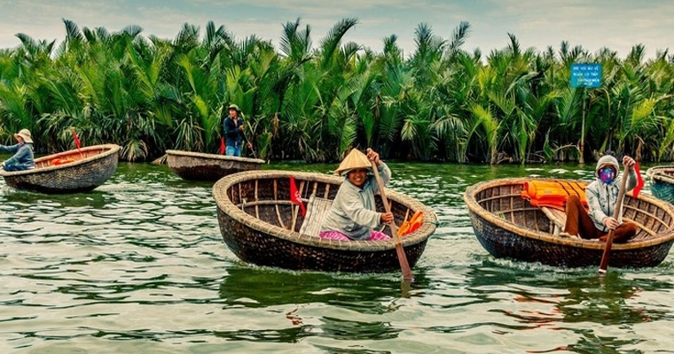 https://mdw-travel-data-us-east-1.s3.amazonaws.com/img/country/Vietnam/Vam-Xep-Coconut-Village/img_01.jpg