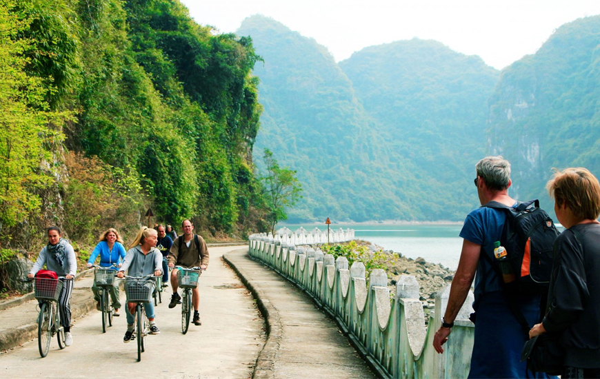 https://mdw-travel-data-us-east-1.s3.amazonaws.com/img/country/Vietnam/Viet-Hai-Village/img_00.jpg