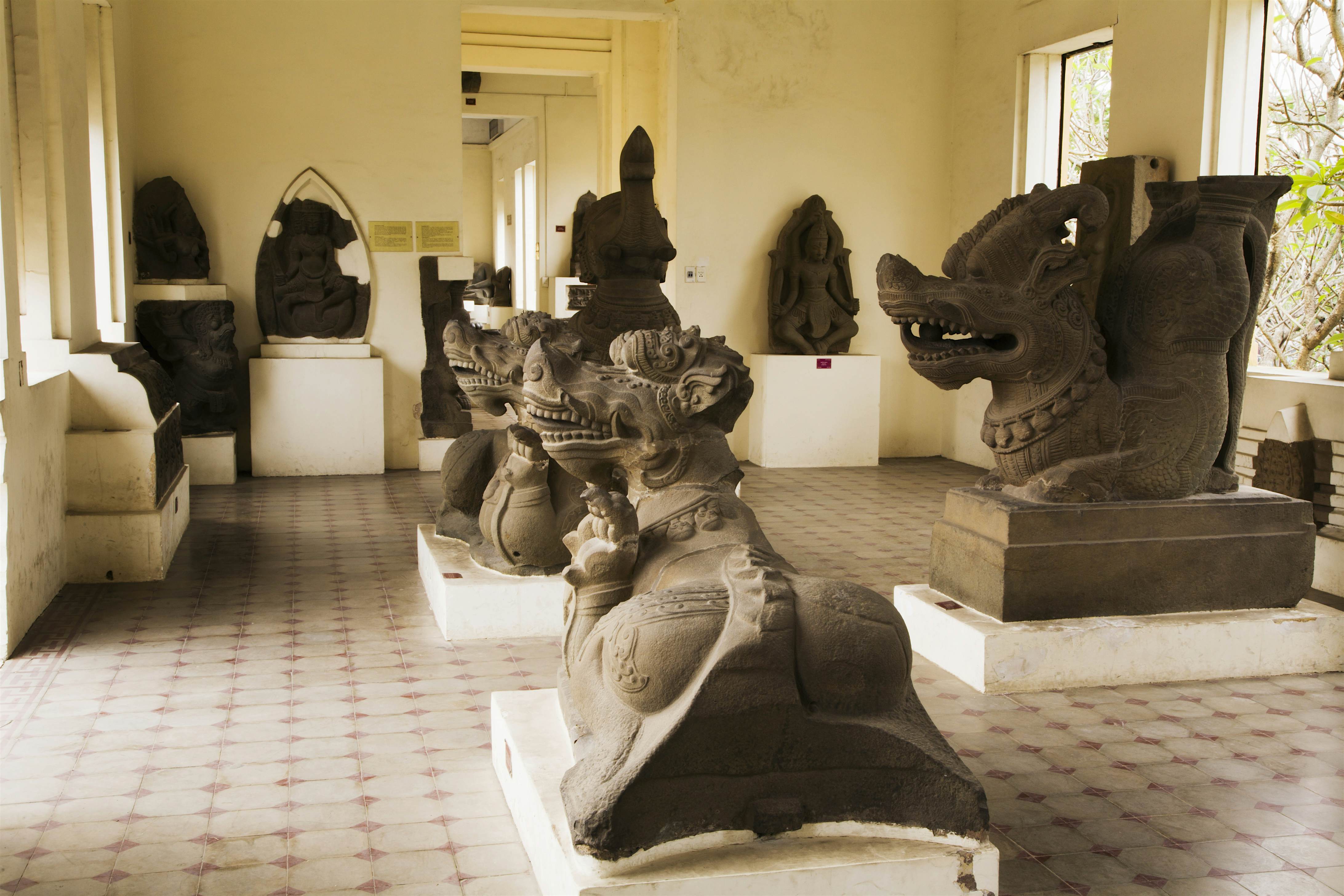 https://mdw-travel-data-us-east-1.s3.amazonaws.com/img/country/Vietnam/Vietnam-Museum-of-Cham-Sculpture/img_03.jpg