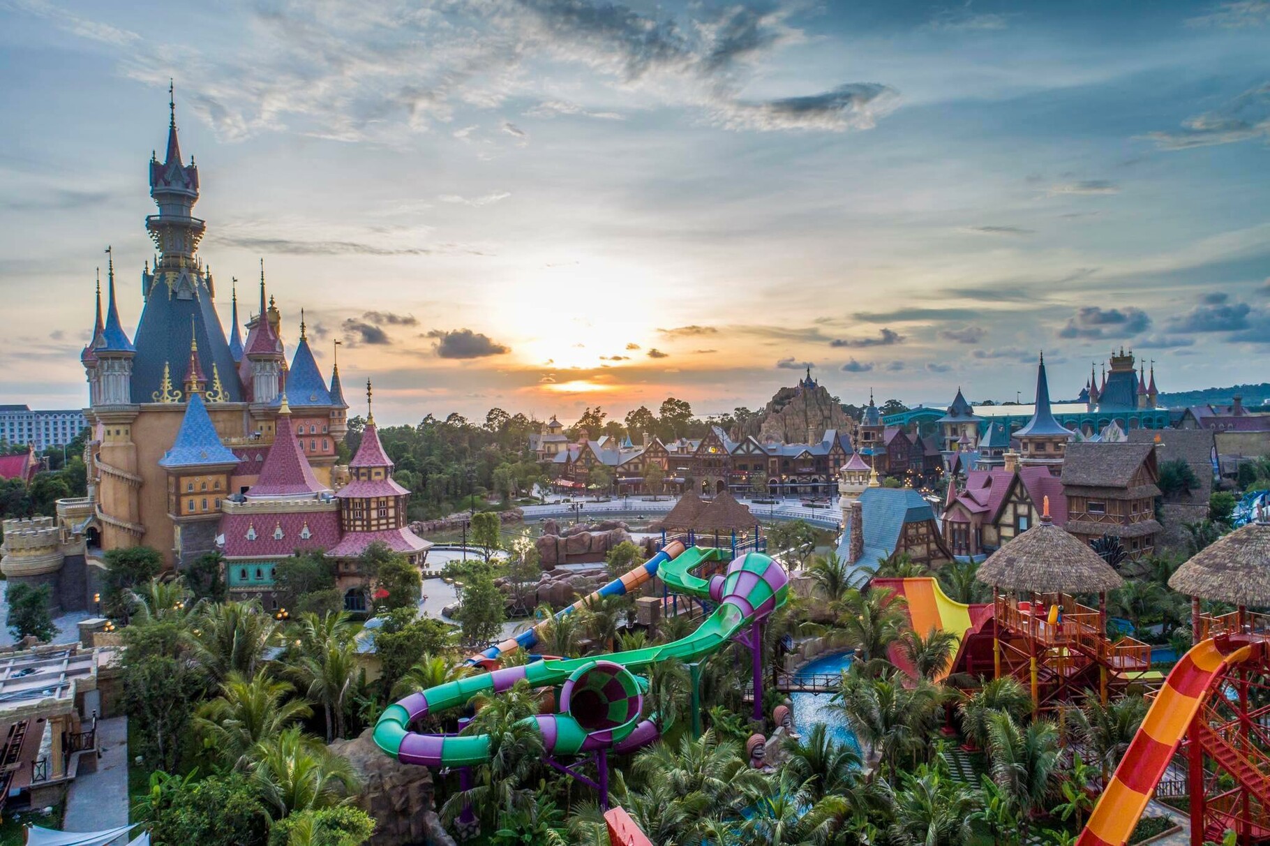 https://mdw-travel-data-us-east-1.s3.amazonaws.com/img/country/Vietnam/Vinpearl-Land-Phu-Quoc/img_02.jpg