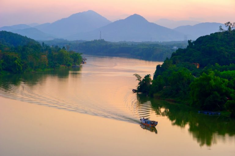 https://mdw-travel-data-us-east-1.s3.amazonaws.com/img/country/Vietnam/Vong-Canh-Hill/img_03.jpg