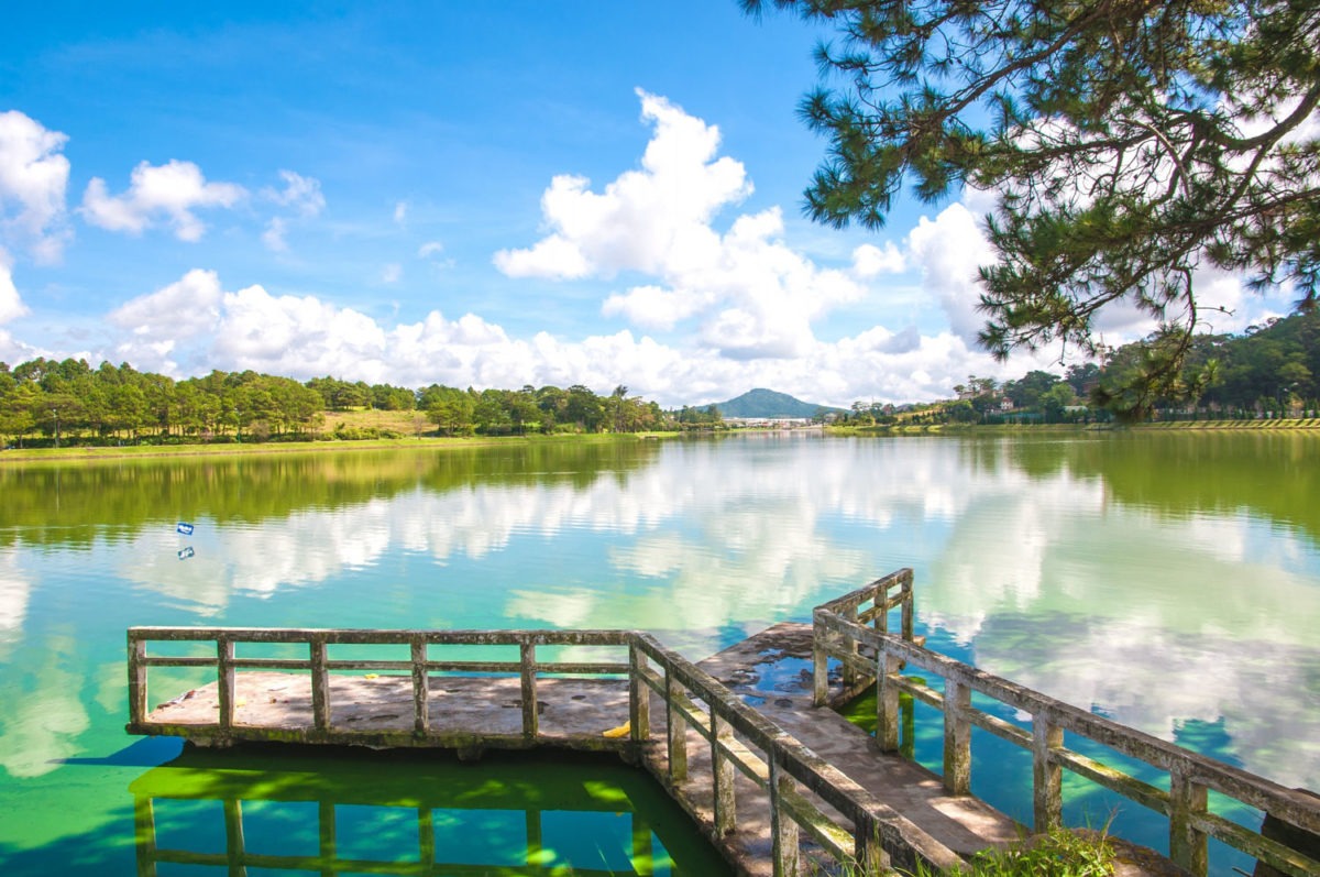 https://mdw-travel-data-us-east-1.s3.amazonaws.com/img/country/Vietnam/Xuan-Huong-Lake/img_00.jpg