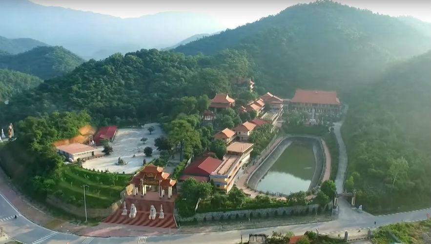 https://mdw-travel-data-us-east-1.s3.amazonaws.com/img/country/Vietnam/Yen-Tu-Mountain/img_02.jpg