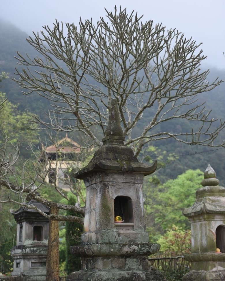https://mdw-travel-data-us-east-1.s3.amazonaws.com/img/country/Vietnam/Yen-Tu-Mountain/img_03.jpg